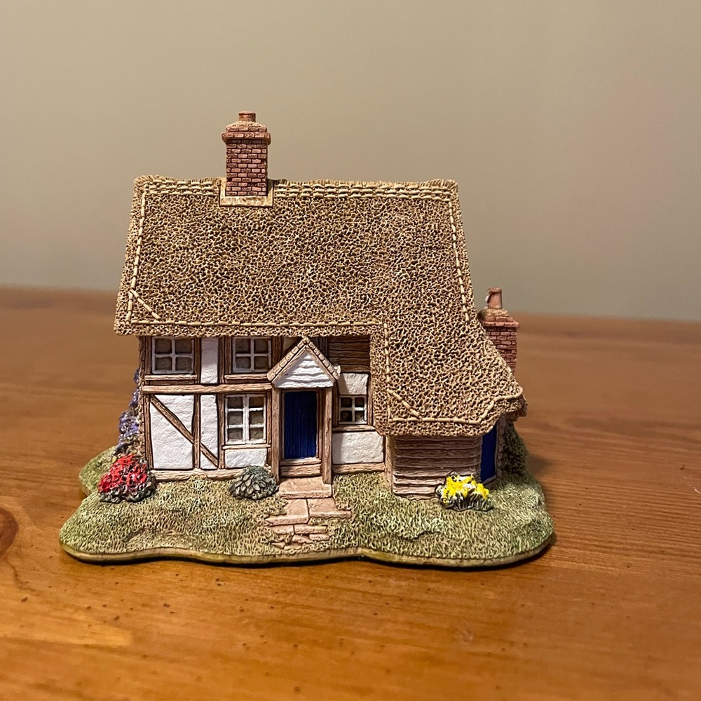Lilliput Lane Leagrave Cottage - SIGNED!